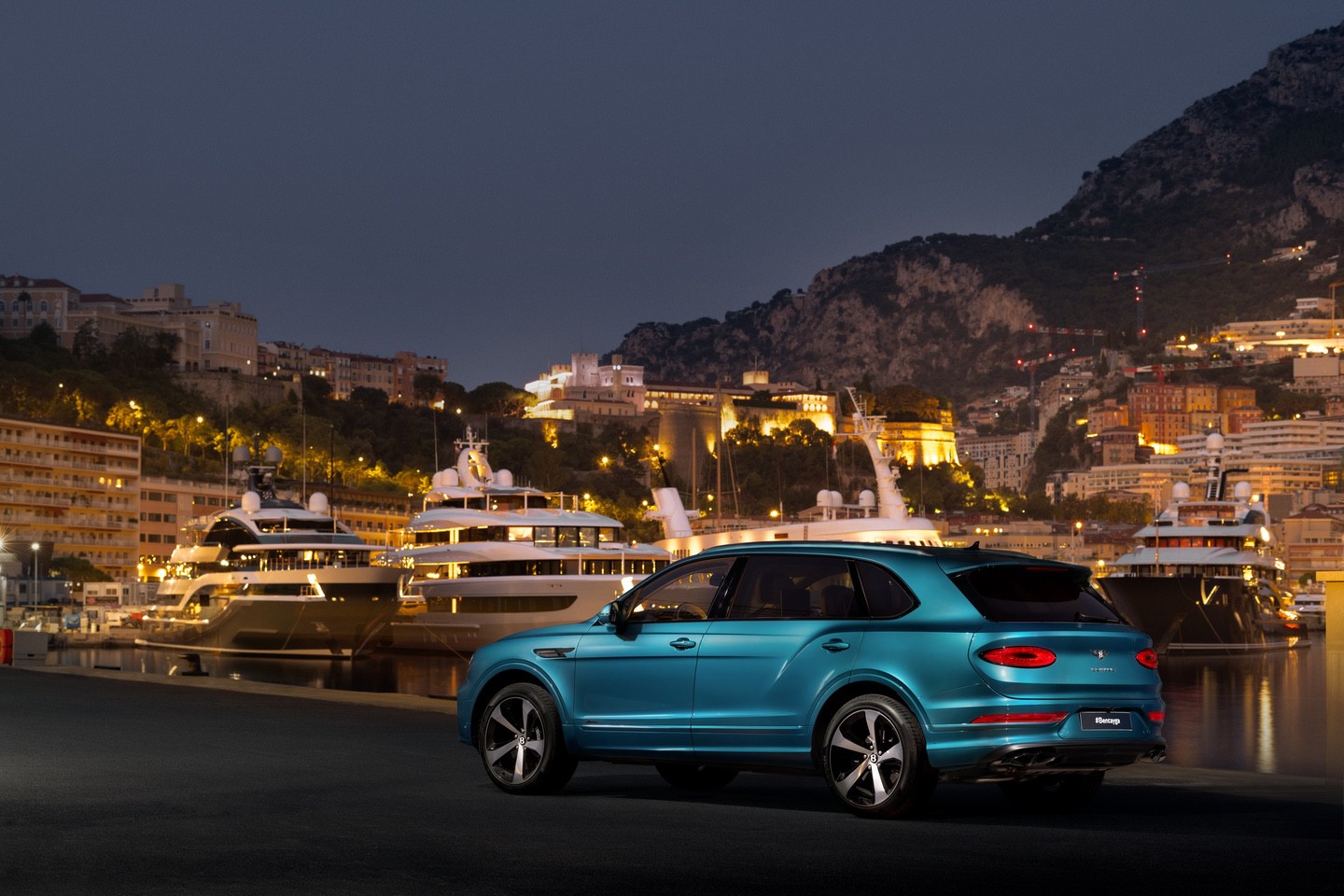 Bentayga EWB Azure 퍼포먼스